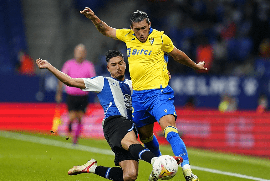 西班牙队踢出攻势趋势,完胜对手是谁