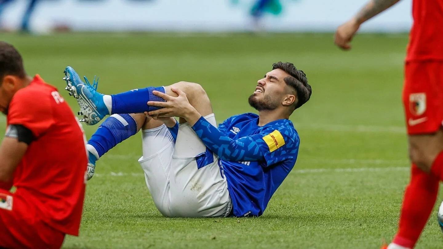 关于沙尔克连续不胜，降级区压力增大的信息