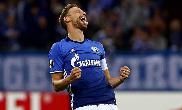 关于沙尔克连续不胜，降级区压力增大的信息